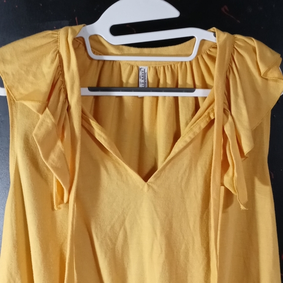 Cute yellow tank - Picture 2 of 6